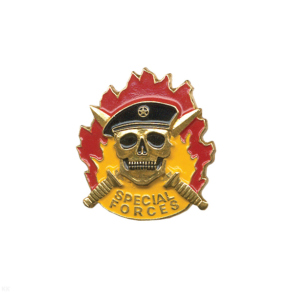 Значок мет. Special forces (череп в черн. берете) лат. на пимсе