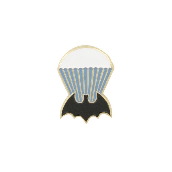 Значок мет. Летуч. мышь с парашютом (высота 2,3 см) на пимсе