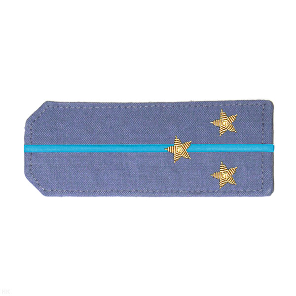 Погоны из рубаш. ткани серо-голуб. с вышит. 1 голуб. просв., вышит. канителью (ст. лейтенант)