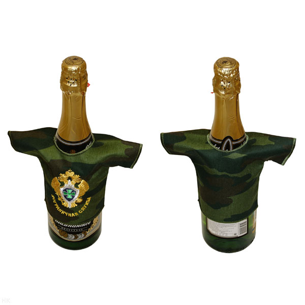 Рубашечка на бутылку сувенирная вышитая Пограничная служба (кмф)