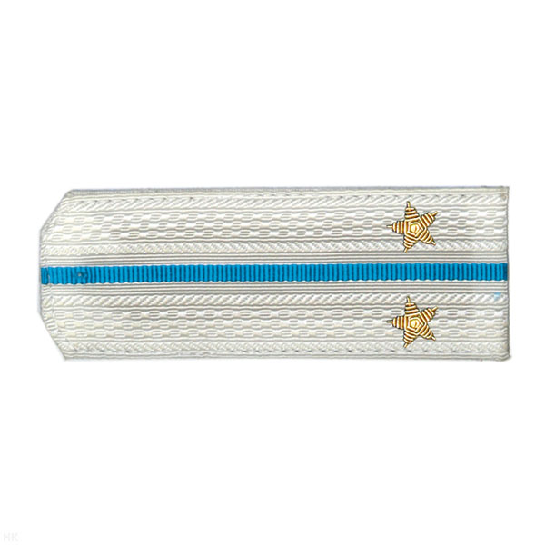 Погоны белые с 1 голуб. просв., вышит. канителью (лейтенант)