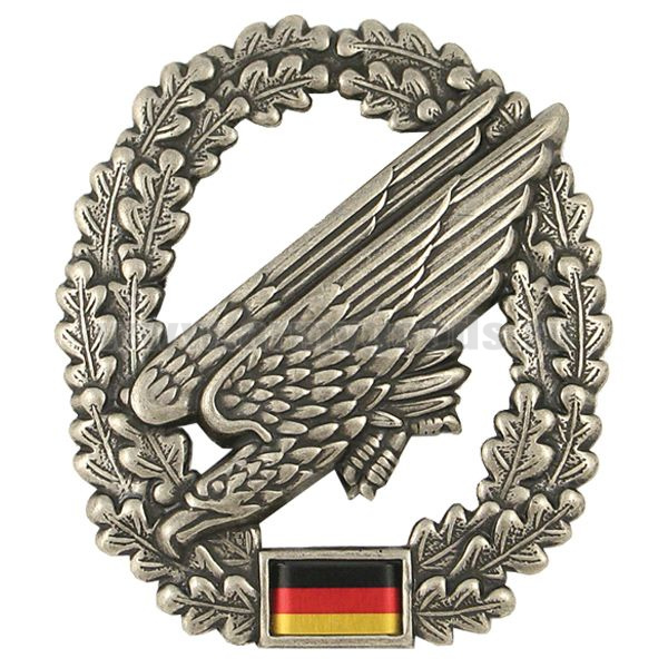 Эмблема на берет мет. Бундесвер Парашютно-десантные войска (с флагом)